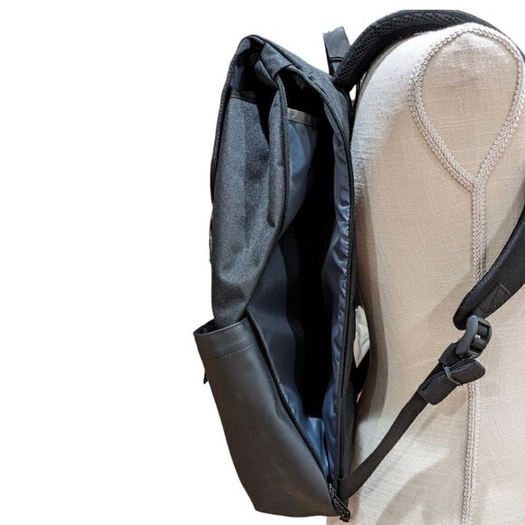 Timbuk2 Incognito Flap Pack in Urban Black Commuter Backpack Unisex One Size NWT - Picture 5 of 8